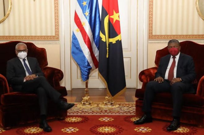 João Lourenço garante que ligação aérea entre Luanda e Praia “está para breve”
