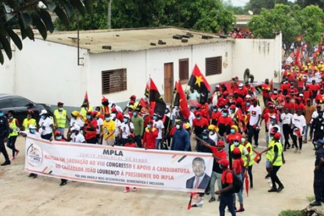 Gabinete Provincial de Educação no Huambo obriga alunos a participarem da ‘marcha patriótica’ da MOVANGOLA