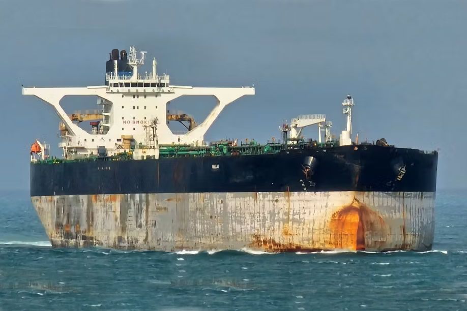 EUA apreendem um navio com bandeira russa usado para transportar petróleo da Venezuela