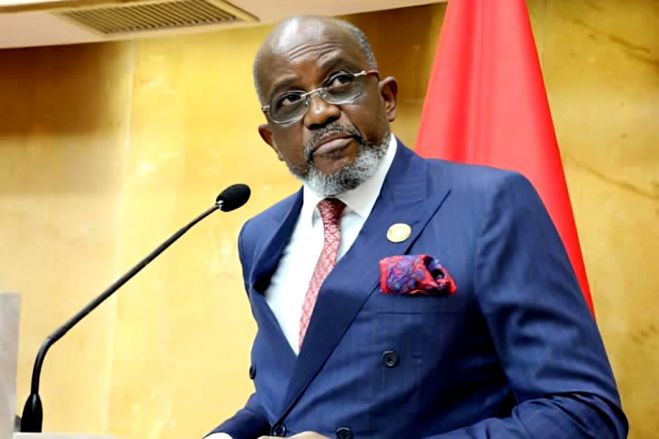 MPLA insta Governo angolano a reduzir impacto do fim da subvenção aos combustíveis