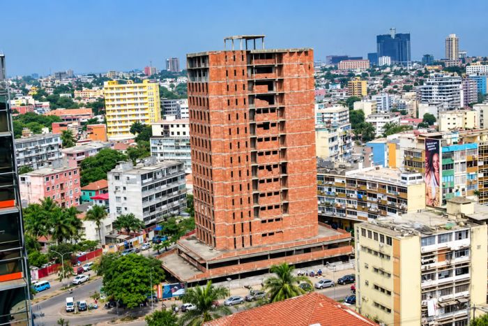 Governo arranca com levantamento nacional de prédios abandonados e obras paralisadas