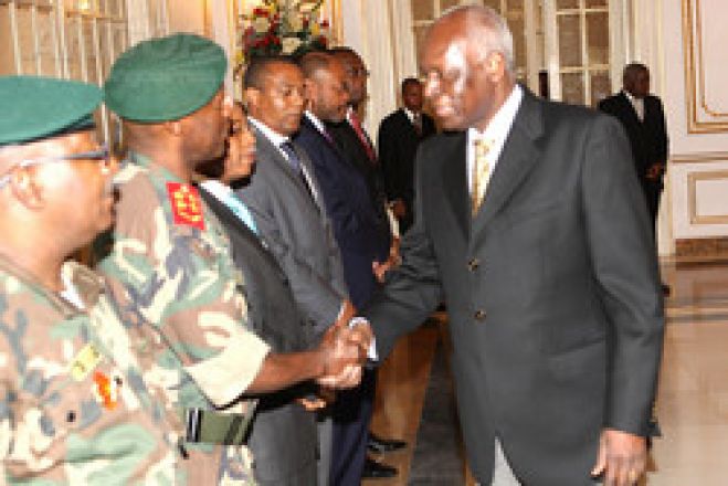 Forças Armadas garantem apoio ao PR, José Eduardo dos Santos