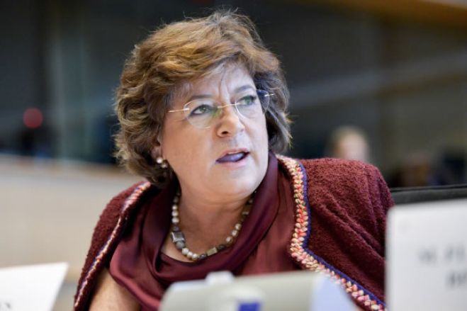 Ana Gomes pede mais empenho de Portugal contra "cleptocracia angolana"