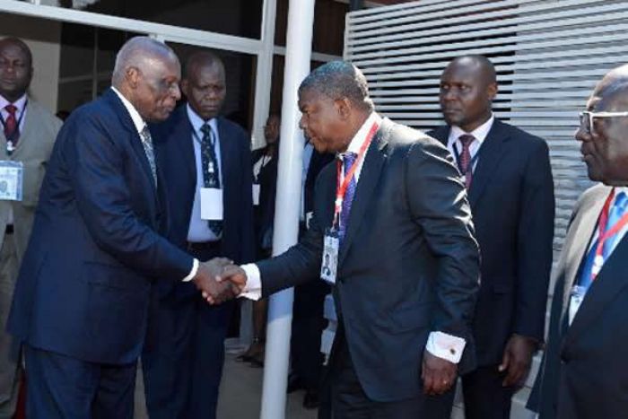 A “factura” de JES que pode ser endossada a João Lourenço