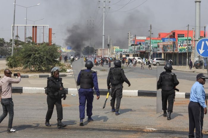 Quatro mortos e mais de 500 detenções em greve dos taxistas em Luanda