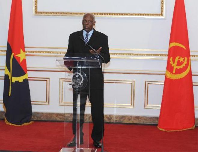 José Eduardo dos Santos descarta envio de militares para República Centro Africana