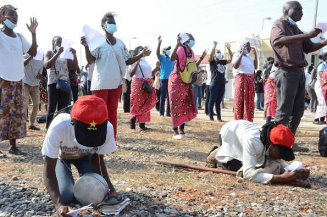 Fiéis da IURD em Angola "choram" pela abertura dos templos encerrados há dois anos