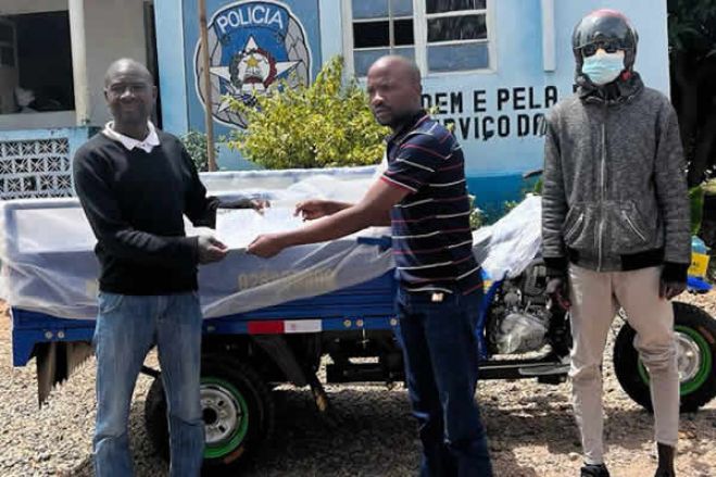 Deputado da UNITA restitui meio da família lesada no acidente na Huíla