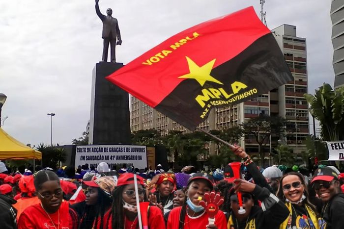 MPLA contra inclusão de Savimbi e Holden Roberto no Largo da Independência