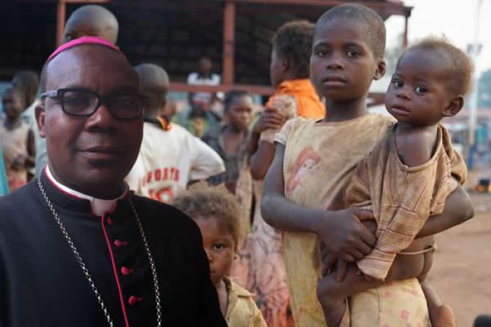 Arcebispo do Huambo critica "escandalosa ostentação" perante pobres que "morrem de fome"