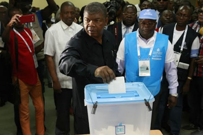 Angola quer acabar com cartão de eleitor até 2027 e permitir voto apenas com BI