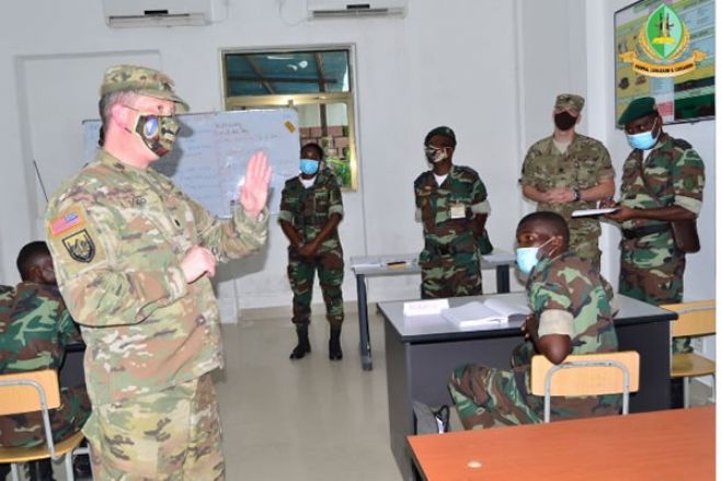 Militares norte-americanos visitaram à Academia das FAA no Lobito em Benguela