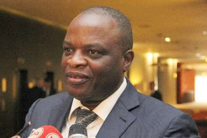 Ministro da Telecomunicações e o próprio PR não colocam o cargo à disposição?