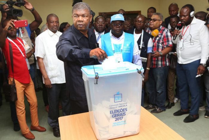 Eleições autárquicas: Oposição acusa Presidente de "usurpar competências da AN"