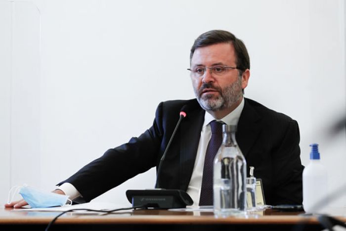 Quando disse a Salgado que o BESA estava "a ser saqueado fez 'poker face'", diz Gama Leão