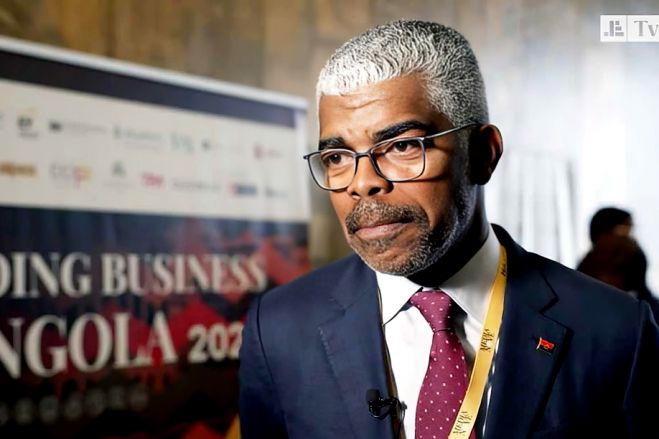 Peso dos combustíveis nos transportes em Angola justificam aumento da tarifa do táxi – ministro