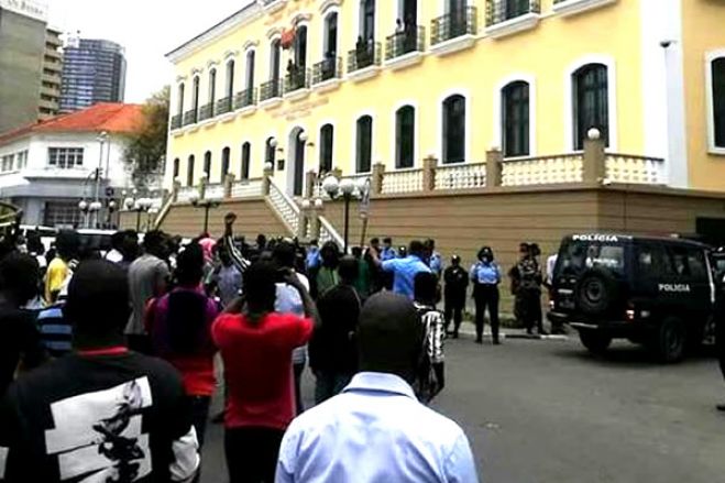 Tribunal de Luanda prepara-se para condenar activistas detidos no último sábado