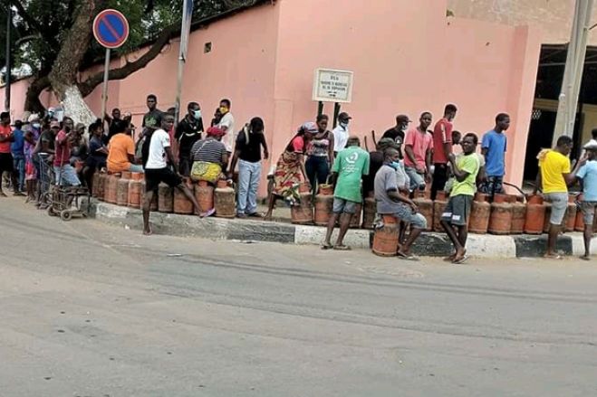 Sonangol confirma existir gás doméstico mas Luanda regista escassez há semanas