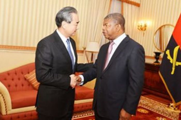 China rejeita 'armadilha da dívida' em África e desafia bancos multilaterais a fazer mais