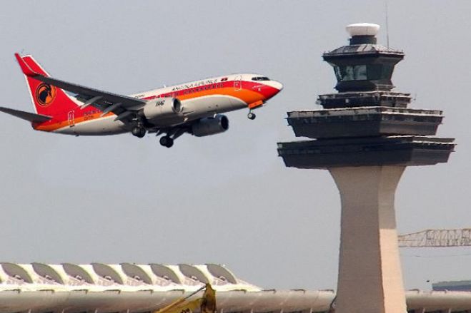 TAAG assegura voos apesar de inspecção forçada dos Boeings 737-700 depois de acidente