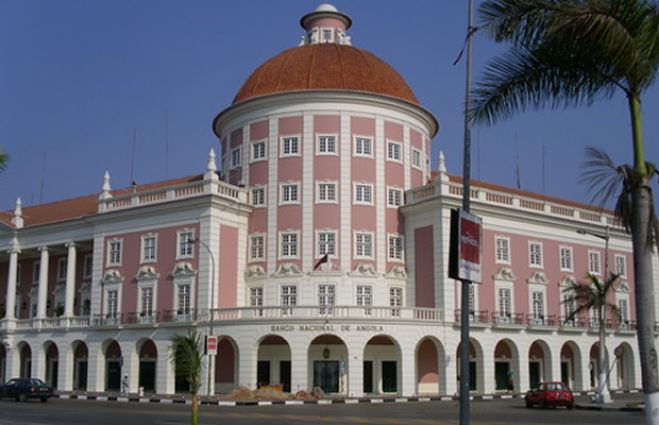 Banco Nacional de Angola duplica venda de dólares aos bancos