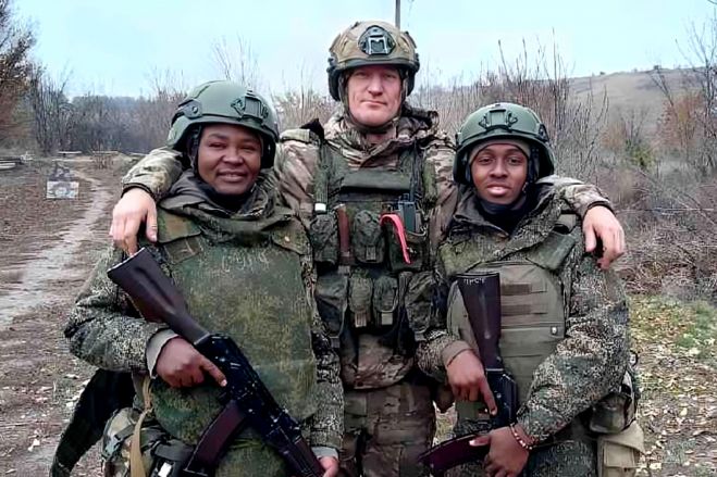 Pelo menos dois cidadãos angolanos entre milhares de africanos recrutados pela Rússia para a guerra