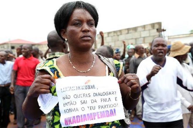 Militante da FNLA em protesto