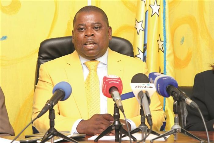 Lindo Bernardo Tito abandona a CASA-CE