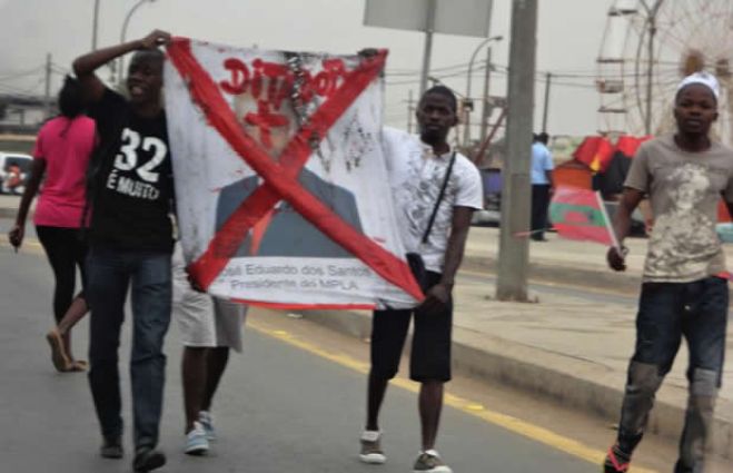 Jovens organizam manifestação em memória do massacre de 27 de maio