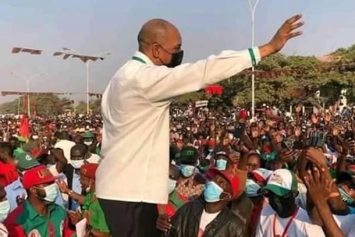 Horas à espera do 'messias', votantes da UNITA têm de contentar-se com substituto