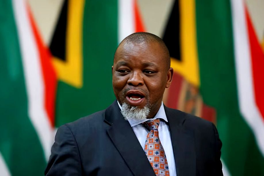 Ministro sul-africano ameaça não enviar mais recursos naturais para os EUA