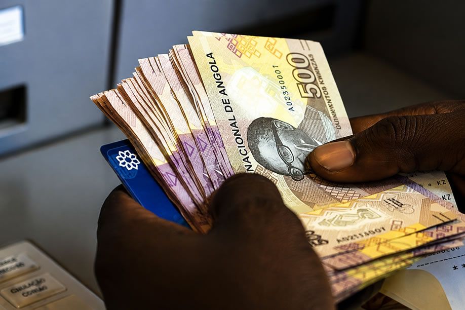 Governo propõe aumento salarial de 10% para 2027, mas sindicatos consideram insuficiente