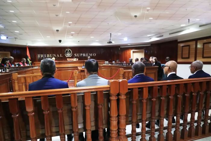 Manuel Vicente pode ser chamado a testemunhar no julgamento de generais Kopelipa e Dino