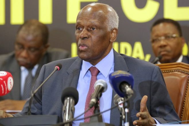 Eduardo dos Santos anuncia congresso extraordinário para "resolver" liderança no MPLA