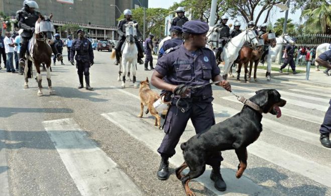 Polícia angolana bloqueia acesso a largo e trava manifestação de jovens em Luanda