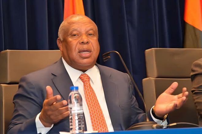 General Higino Carneiro declara-se "comprometido com a verdade e a justiça"