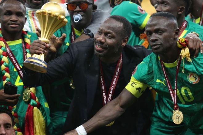 Senegal recusa devolver troféu do CAN e acusa CAF de “corrupção”