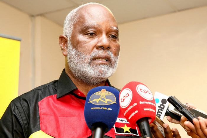 Os comentários de Tchizé Dos Santos não fazem "faísca" - Mário Pinto de Andrade