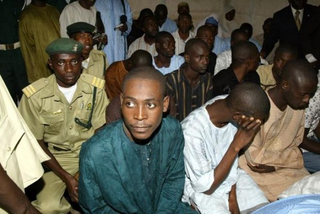 Suspensos julgamentos de alegados homossexuais na Nigéria por receio de violência popular