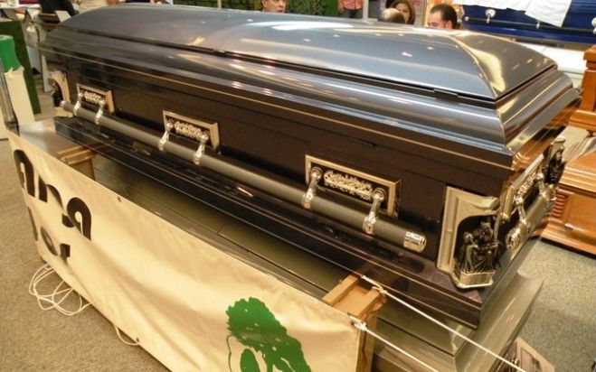 Crise angolana sente-se também nos agentes funerários e na importação de urnas