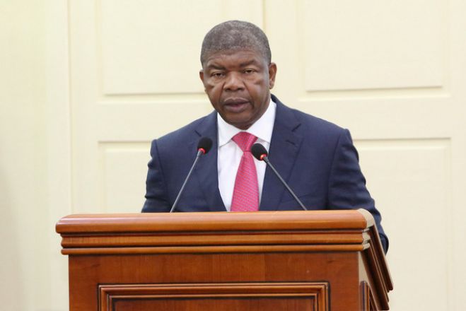 João Lourenço promete "tudo fazer" para país "não interromper" crescimento