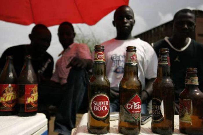 Associação angolana de luta contra as drogas pede lei contra consumo excessivo de álcool