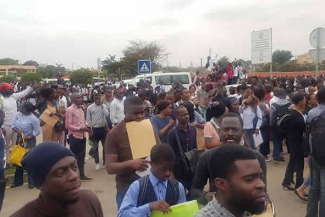 O desastre da «Feira do Emprego»: essa juventude é apenas vítima ou é também idiota e gosta de sofrer?