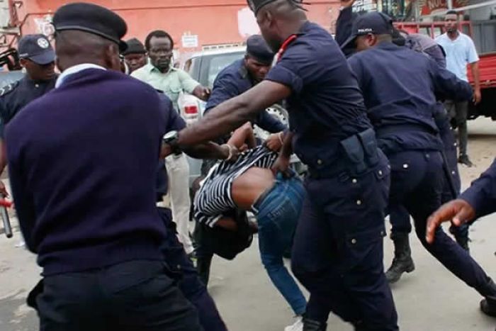 Angola continua na lista de países "não livres" e recua no pluralismo e liberdades políticas