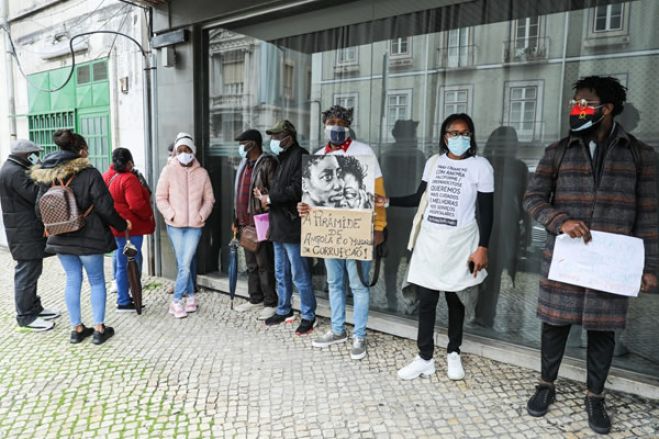 Doentes angolanos em Portugal contra regresso que dizem ser "uma sentença de morte"