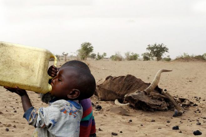 Tragédia infecta a nação angolana: crianças no Cunene lavam – se com urina de vaca para ir às aulas
