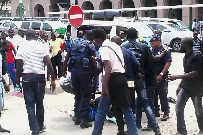 Crianças com fome e brutalidade policial em Angola preocupam Human Rights Watch