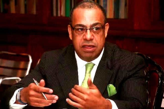 João Lourenço lança avisos a candidatos à Presidência pelo MPLA