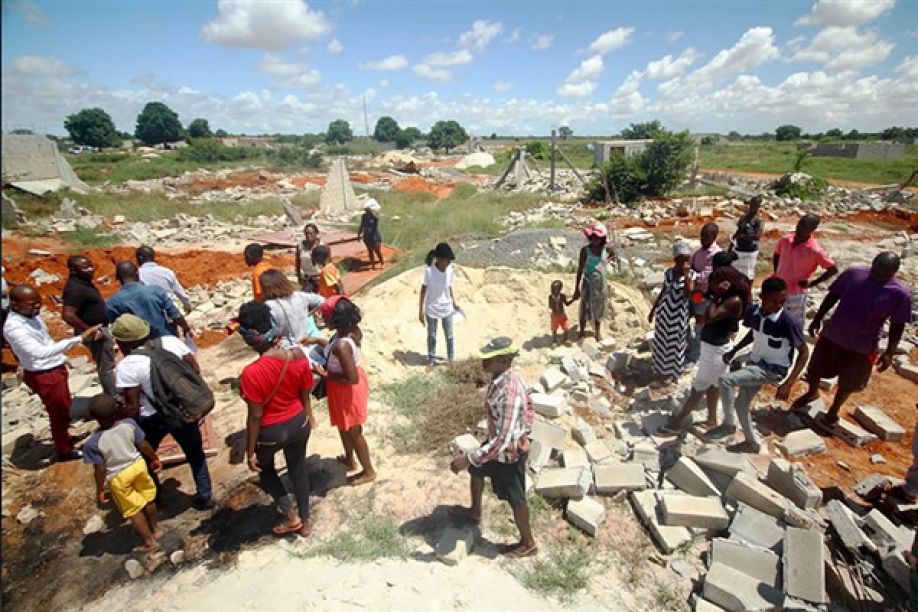 Novo Chefe da Fiscalização do Talatona orienta primeiras demolições da “Konda Marta”