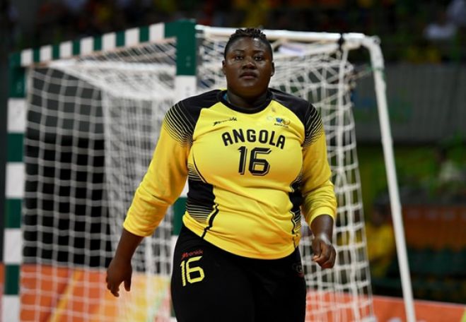 Bá teve grande torcida dos brasileiros em jogo de Angola (Foto: Reprodução/SporTV)